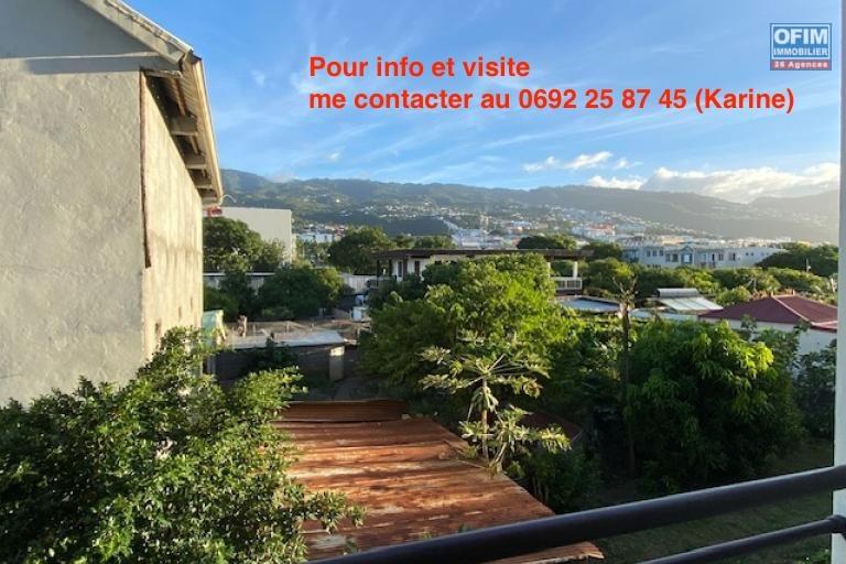A vendre grand T2 à STE CLOTILDE proche des grands axes, facs, commerces...