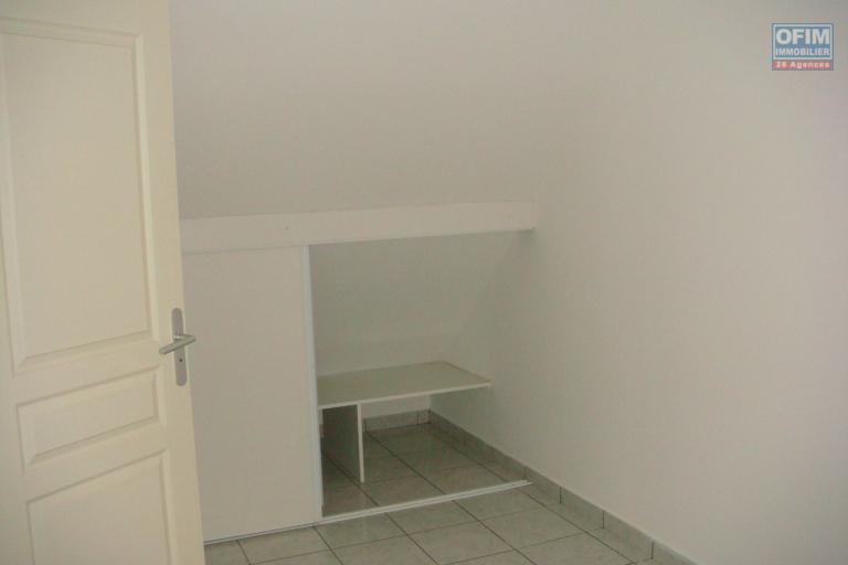 A vendre T3 duplex à La Montagne dans la residence les huppes de bourbon