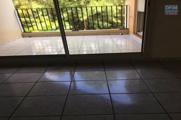A vendre T3 duplex à La Montagne dans la residence les huppes de bourbon