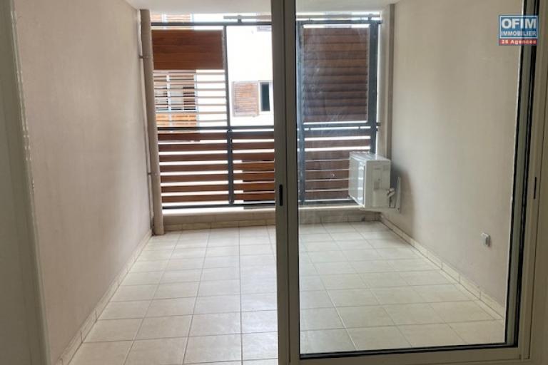 En vente à La Montagne T2 dans une residence chemin Bailly à proximité des commerces, écoles...