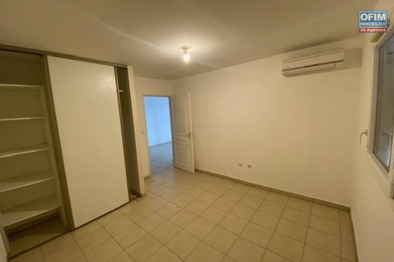 En vente à La Montagne T2 dans une residence chemin Bailly à proximité des commerces, écoles...