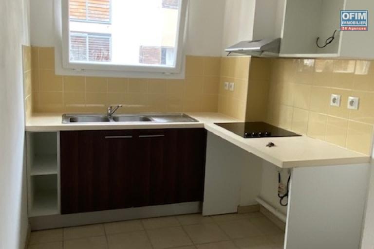 En vente à La Montagne T2 dans une residence chemin Bailly à proximité des commerces, écoles...