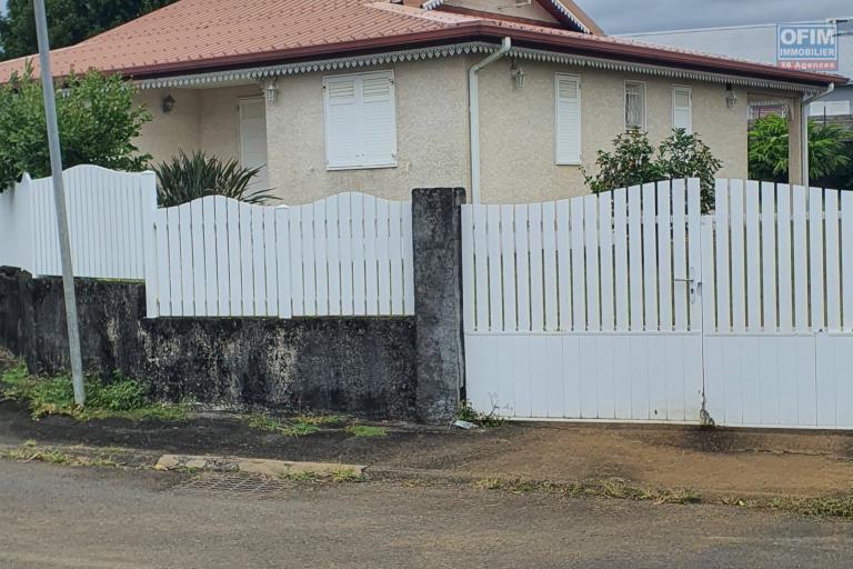 Magnifique Villa F5 avec grande cour secteur résidentiel...