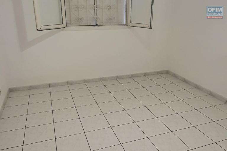 Magnifique Villa F5 avec grande cour secteur résidentiel...