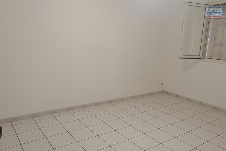 Magnifique Villa F5 avec grande cour secteur résidentiel...