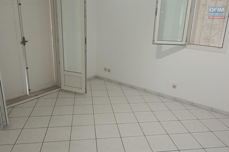Magnifique Villa F5 avec grande cour secteur résidentiel...