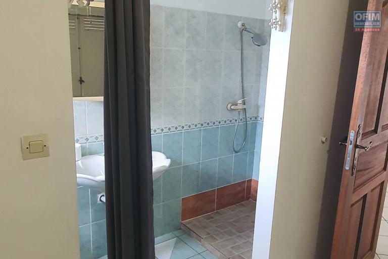 Magnifique Villa F5 avec grande cour secteur résidentiel...