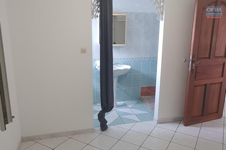Magnifique Villa F5 avec grande cour secteur résidentiel...