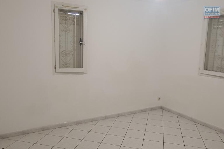 Magnifique Villa F5 avec grande cour secteur résidentiel...