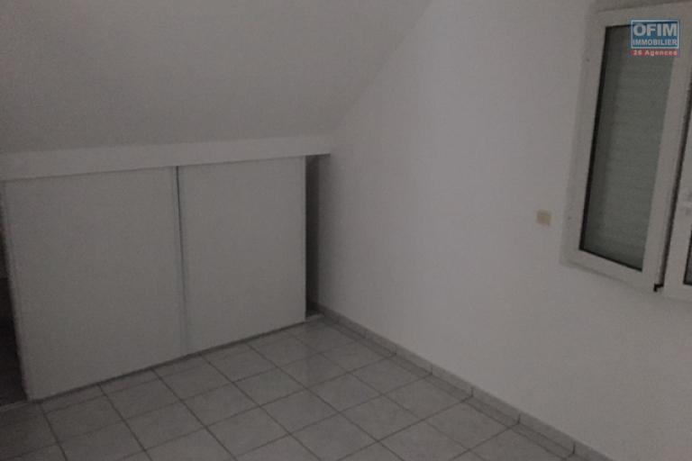 A vendre T3 duplex à La Montagne dans la residence les huppes de bourbon