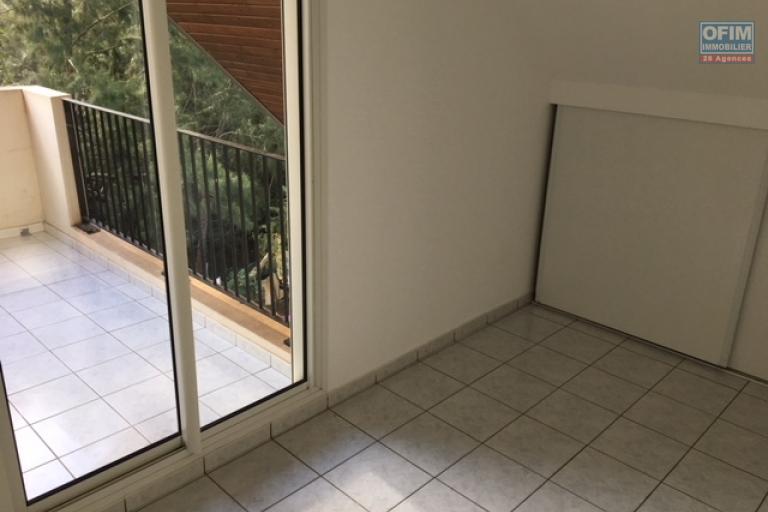 A vendre T3 duplex à La Montagne dans la residence les huppes de bourbon