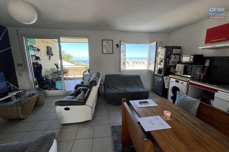 Bel appartement T3 Duplex de 71 m2 utiles avec varangue et pleine vue mer imprenable de toutes les pieces.