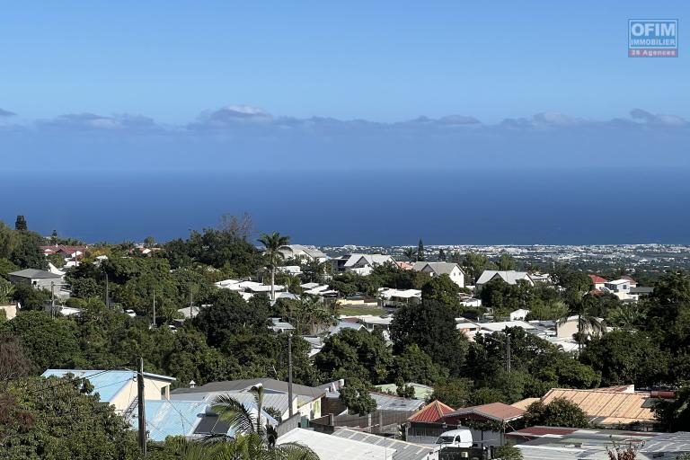 Bel appartement T3 Duplex de 71 m2 utiles avec varangue et pleine vue mer imprenable de toutes les pieces.