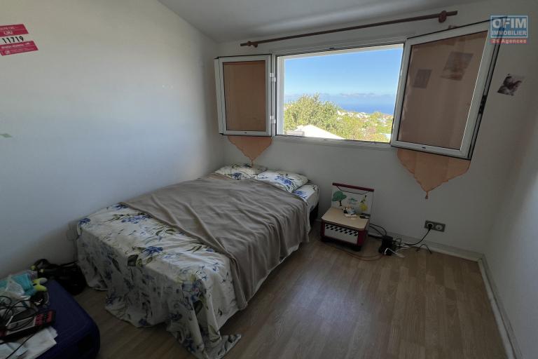 Bel appartement T3 Duplex de 71 m2 utiles avec varangue et pleine vue mer imprenable de toutes les pieces.