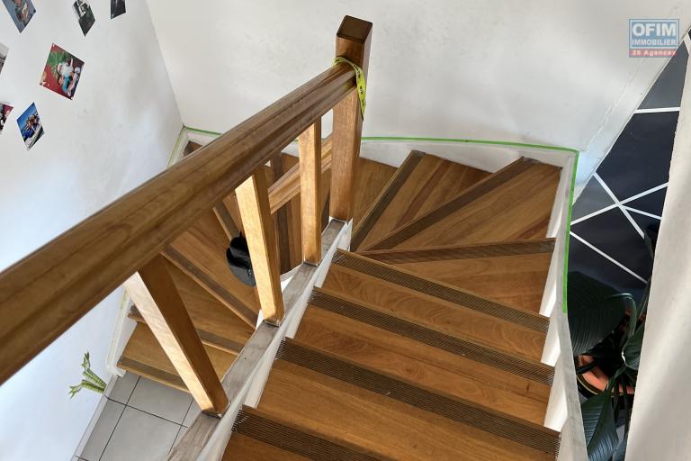 Bel appartement T3 Duplex de 71 m2 utiles avec varangue et pleine vue mer imprenable de toutes les pieces.