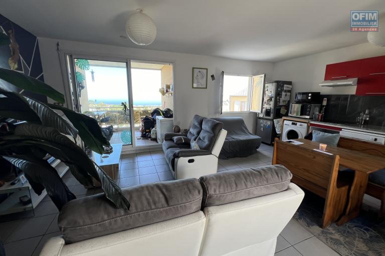 Bel appartement T3 Duplex de 71 m2 utiles avec varangue et pleine vue mer imprenable de toutes les pieces.