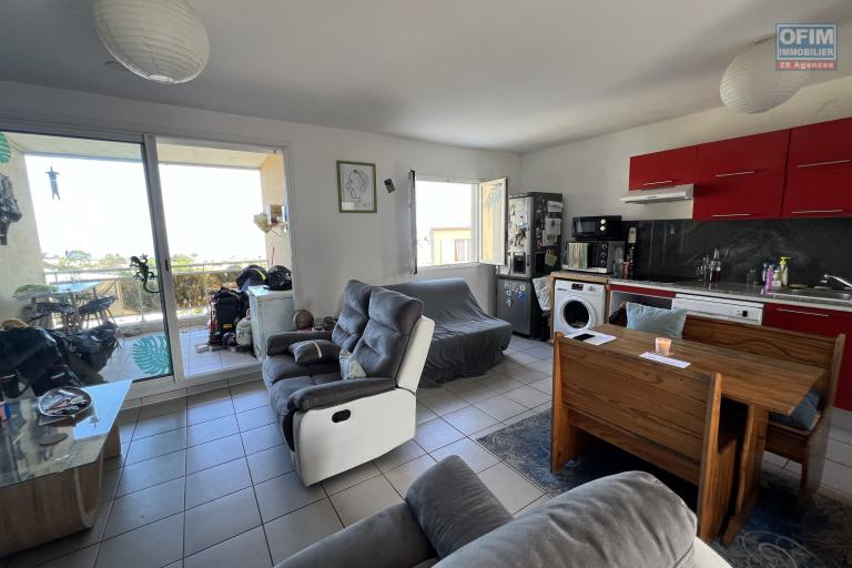 Bel appartement T3 Duplex de 71 m2 utiles avec varangue et pleine vue mer imprenable de toutes les pieces.