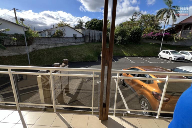 Bel appartement T3 Duplex de 71 m2 utiles avec varangue et pleine vue mer imprenable de toutes les pieces.