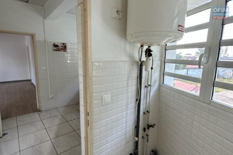 A louer bel appartement F3 au coeur du centre ville de Saint-André