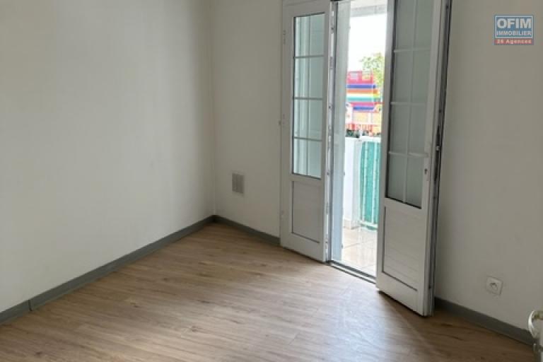 A louer bel appartement F3 au coeur du centre ville de Saint-André
