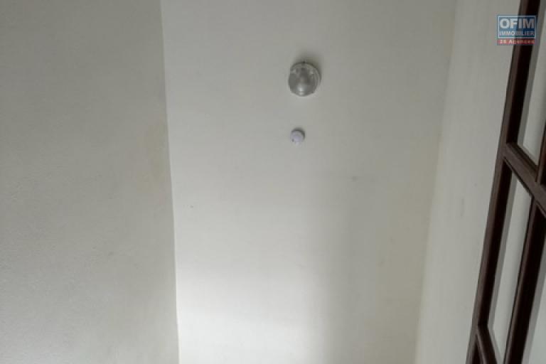 A louer bel appartement F3 au coeur du centre ville de Saint-André