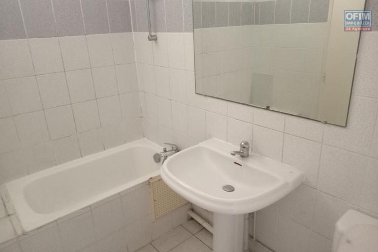 A LOUER STUDIO DE 27.21 M2 HABITABLE A BOUCAN CANOT