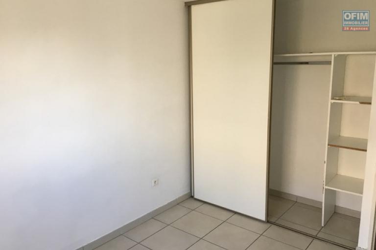 En vente grand T3 avec belle varangue à STE CLOTILDE, rue Tessan, proche des écoles, commerces, lignes de bus....