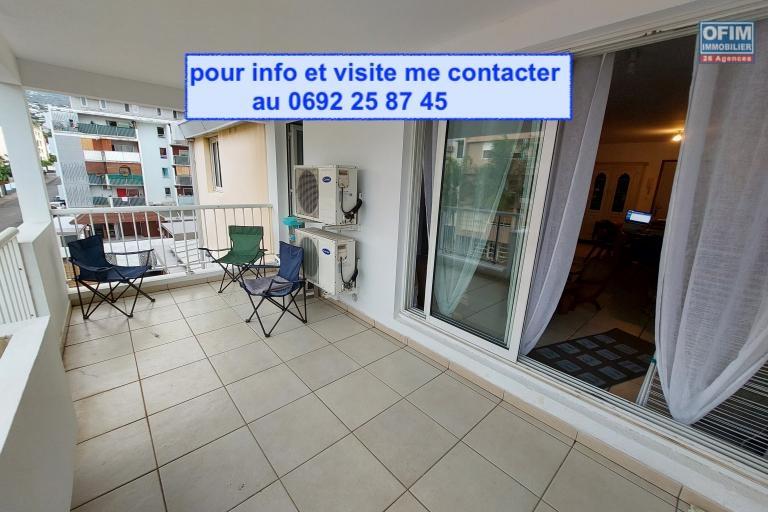 En vente grand T3 avec belle varangue à STE CLOTILDE, rue Tessan, proche des écoles, commerces, lignes de bus....