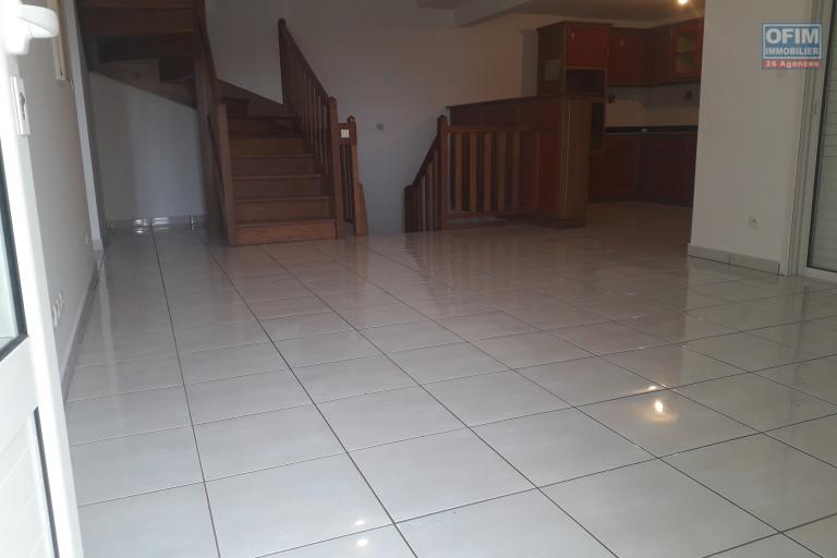 A louer Possession grande villa F4 avec garage ( Boeuf Mort )