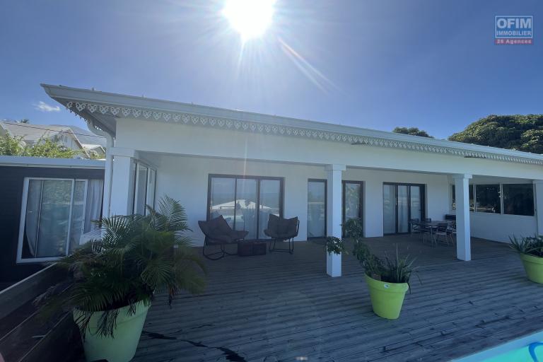 Jolie maison F5 de plain-pied avec piscine, vue mer et montagne, 100 m d'altitude, en impasse et sans vis à vis.