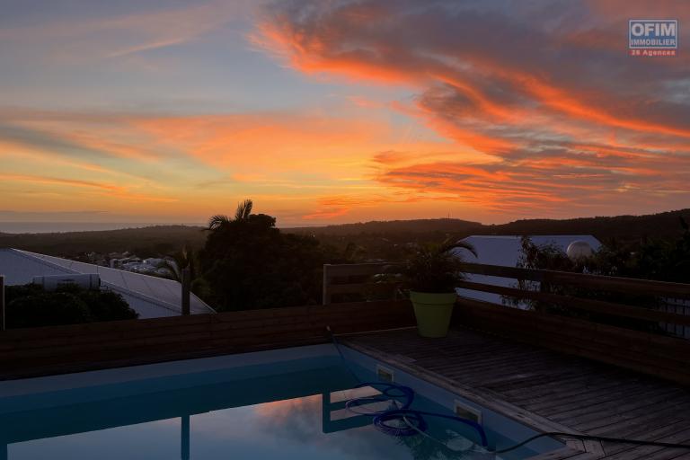 Jolie maison F5 de plain-pied avec piscine, vue mer et montagne, 100 m d'altitude, en impasse et sans vis à vis.