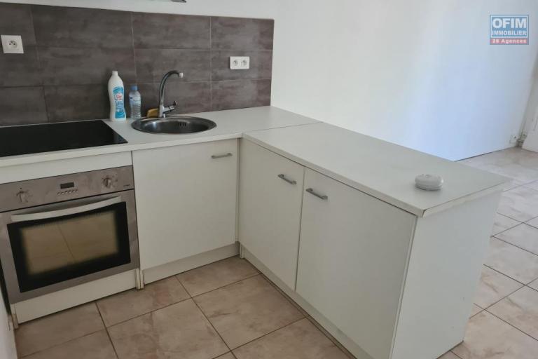 A louer joli appartement de type F3 d'environ 60 m² avec courette le Tampon 12 éme