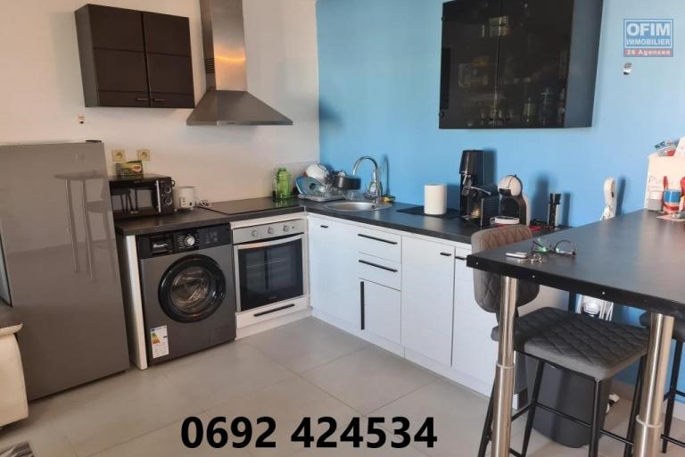 A louer magnifique appartement MEUBLE de type F2 d'environ 42 m² avec jardinets le Tampon