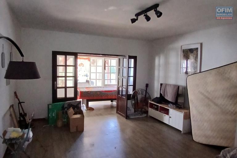 A LOUER villa à étage de type F4 sur Plateau Caillou à Saint-Paul