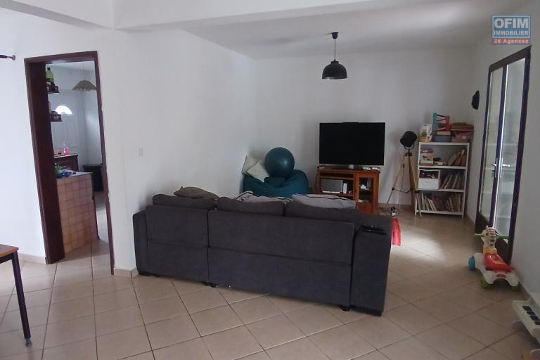 A LOUER villa à étage de type F4 sur VILLELE à Saint-Gilles Les Hauts