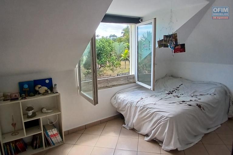 A LOUER villa à étage de type F4 sur VILLELE à Saint-Gilles Les Hauts