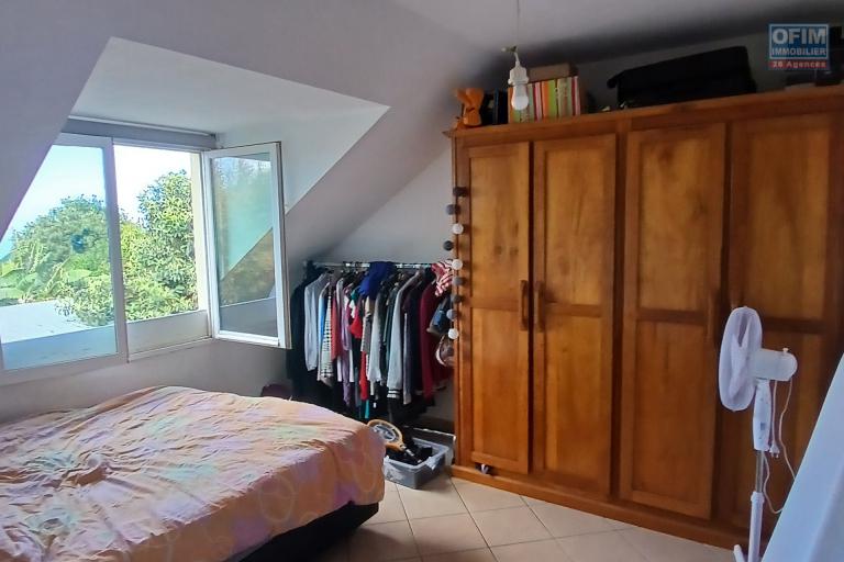 A LOUER villa à étage de type F4 sur VILLELE à Saint-Gilles Les Hauts