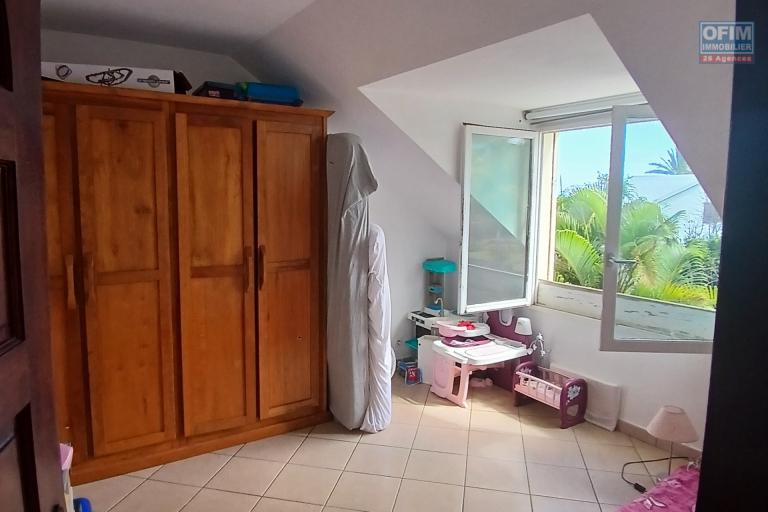 A LOUER villa à étage de type F4 sur VILLELE à Saint-Gilles Les Hauts