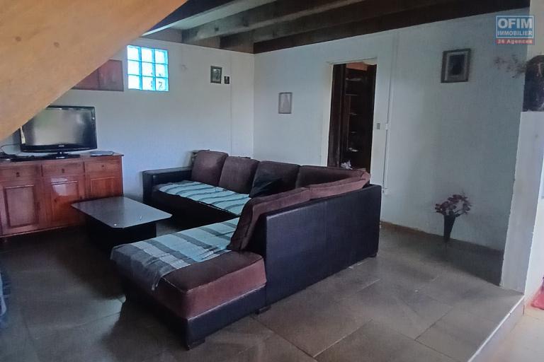 A VENDRE Maison à étage de type F4 à Saint-Gilles Les Hauts
