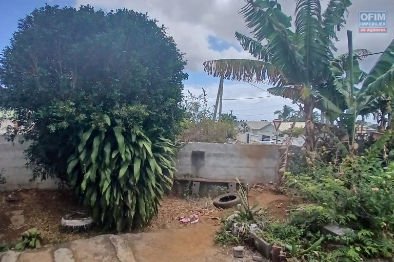 A VENDRE Maison à étage de type F4 à Saint-Gilles Les Hauts