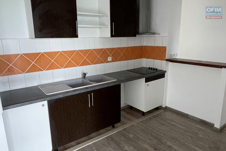 A louer bel appartement de type T2 en rez-de-jardin  sur la résidence BELLE ILE à la Bretagne Sainte Clotilde.