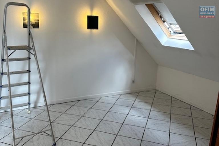 VILLA F4 AVEC PISCINE LA POINTE
