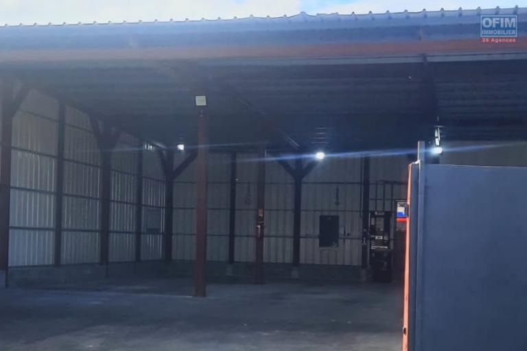 GRAND HANGAR, LOCAL COMMERCIAL EN LOCATION 300 M2