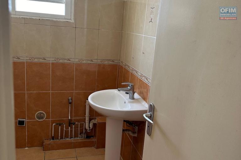 A vendre à Saint-André immeuble de 4 logements T3 proche du centre ville