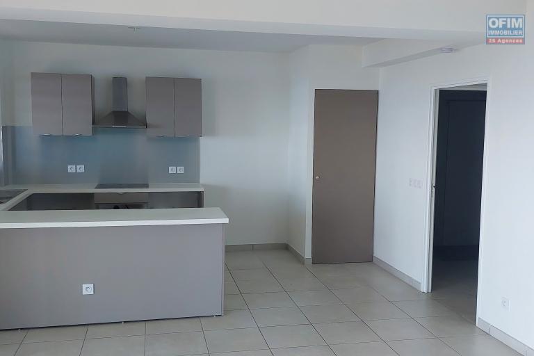 A louer superbe appartement T4 très récent avec vue mer et 44 m2 de varangue