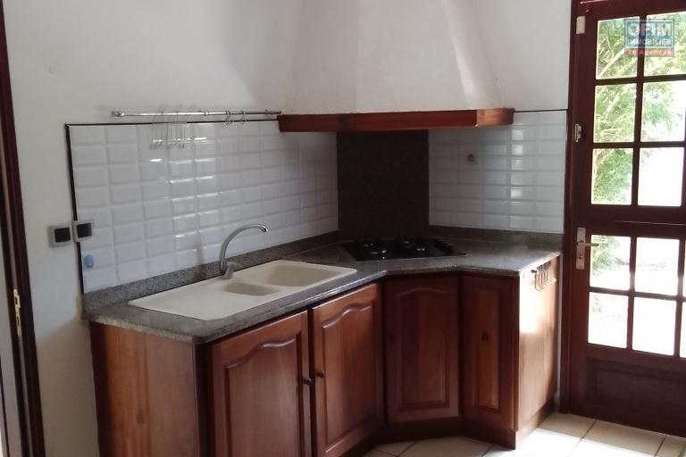 A louer belle maison de type F6 avec véranda sur Saint Denis