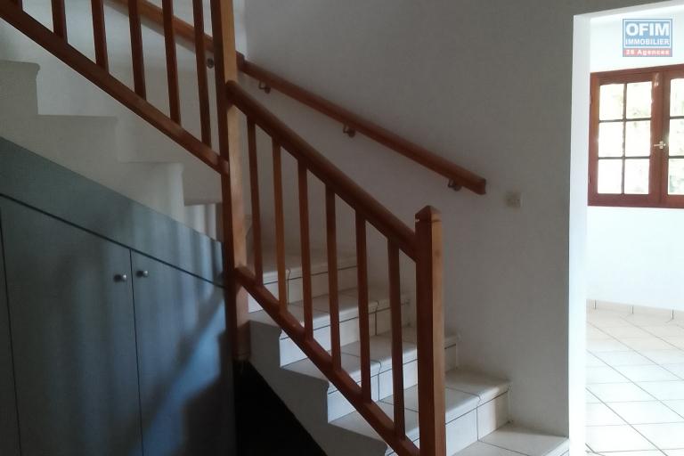 A louer belle maison de type F6 avec véranda sur Saint Denis
