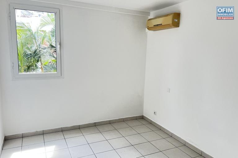A vendre beau T3 proche centre ville, residence Flamboyants à St Denis, à proximité de Malartic et du jardin de l'état