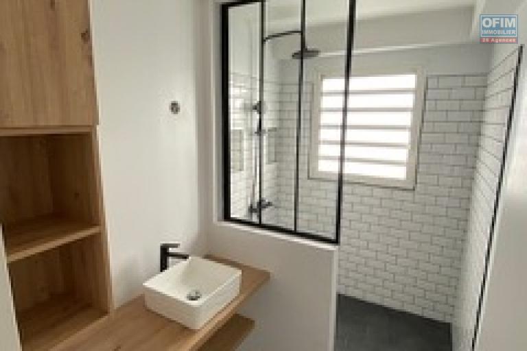 A louer beau T3 rénové à Ste Clotilde, proche toutes commodités