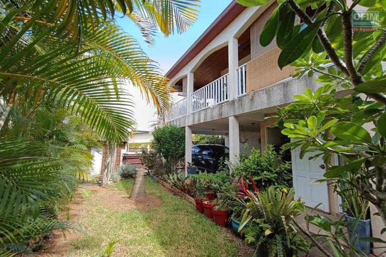 Villa 4 chambres  avec jardin 623 m2 et piscine vue mer Ravine des Cabris